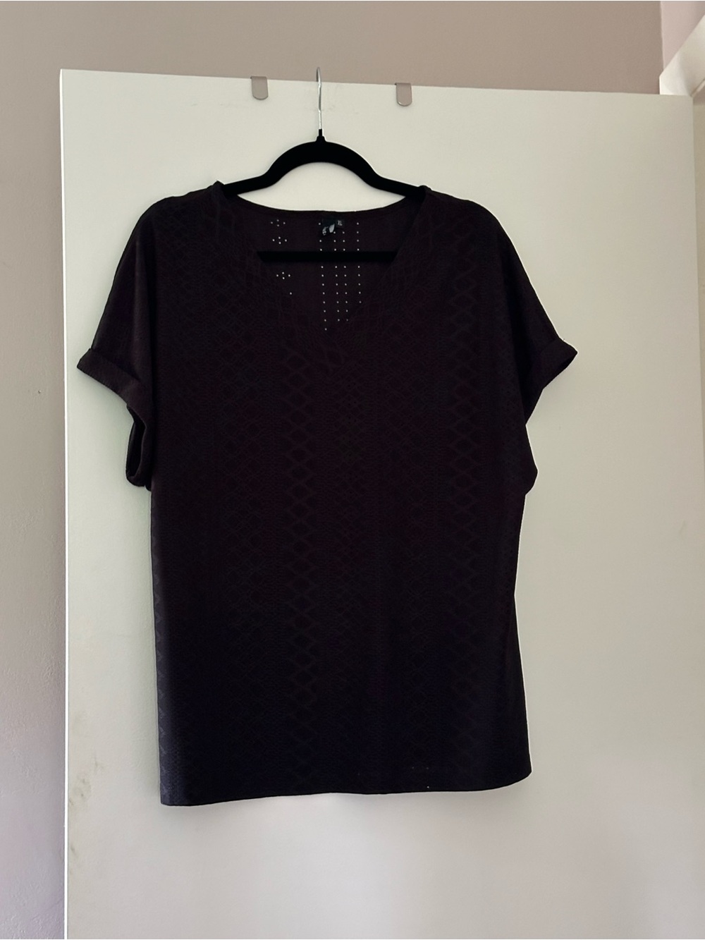 Automet Women's Black V-Neck Short Sleeve Knit Tee